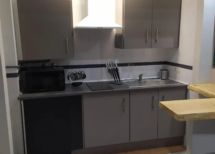 San Lazaro Square Apartment *